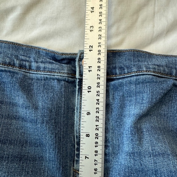 Old Navy Denim Women's 18 Short Curvy Straight Blue Jeans Summer Festival Casual - Picture 10 of 12